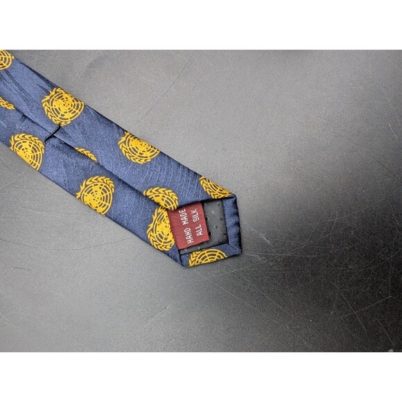 UNITED NATIONS 100% Silk Neck Tie By MUSEUM ARTIFACTS Blue Yellow Flat Earth Map - Picture 4 of 6